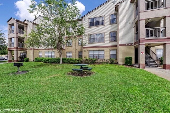 Courtyard with Picnic & BBQ Area - Falcon Trace