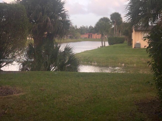 Building Photo - 1502 Lake Crystal Dr