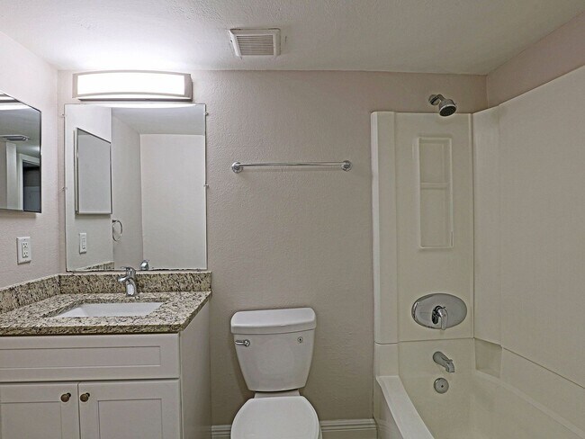 Building Photo - 5305 Summerlin Rd