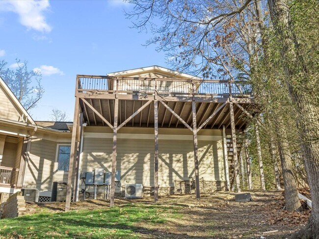 Building Photo - Studio Apt with waterviews on Lake Wylie!