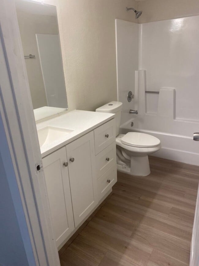 Building Photo - Beautifully remodeled 3bed/2ba Townhome - Ask about our Move-in Specials