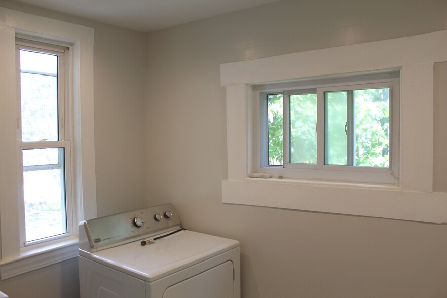 Building Photo - 61 Wenham St