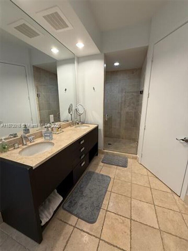 Building Photo - 18201 Collins Ave