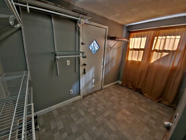 Building Photo - 4BR/2.5BA Single Family