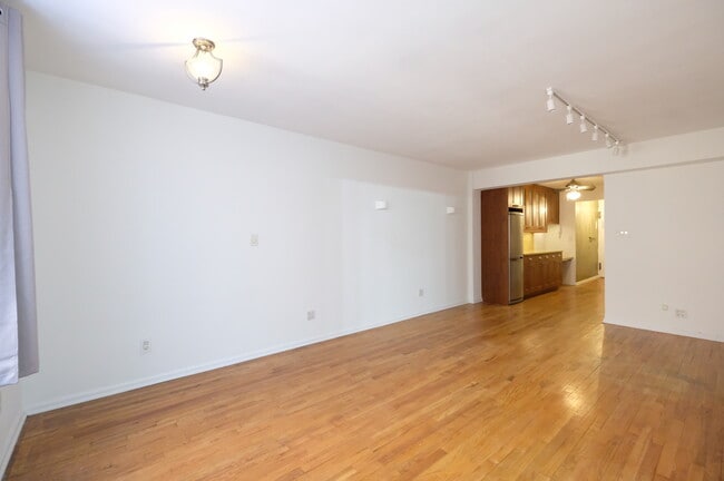 Building Photo - 1420 York Ave