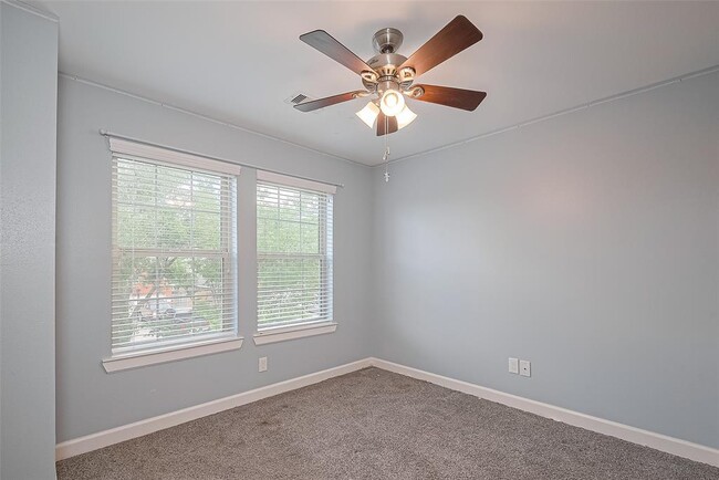 Building Photo - 1730 Macclesby Ln