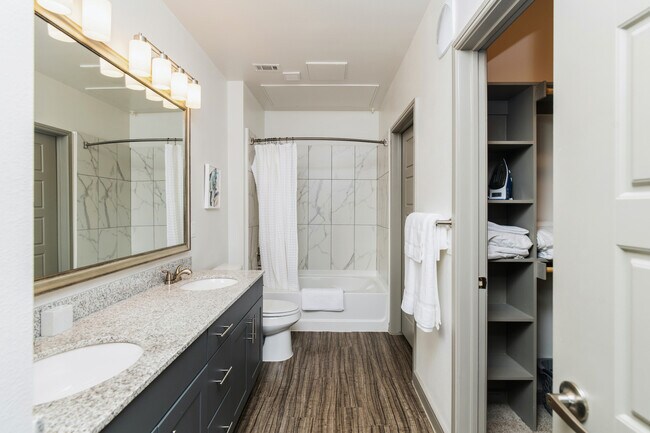 Building Photo - 2951 Mallory Cir