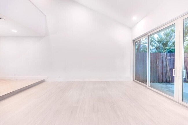 Building Photo - 7860 Stanway Pl