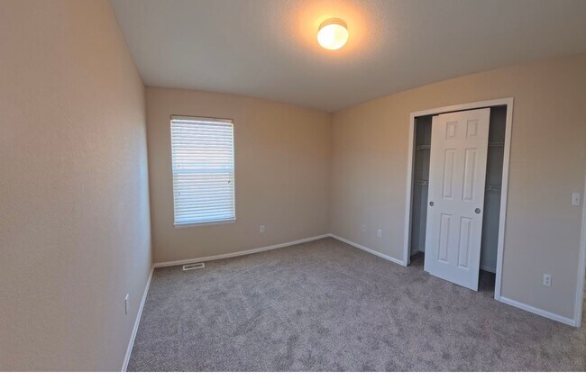 Building Photo - 3408 Kingfisher Nest Grove