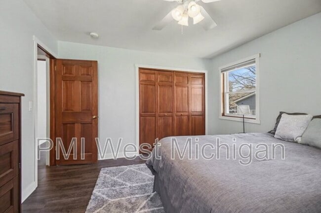 Building Photo - 6593 Crownpointe Dr SW
