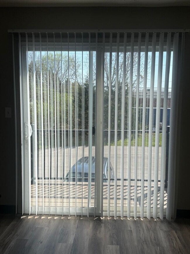 Building Photo - Comfortable 2BR Apartment in SW CoMo