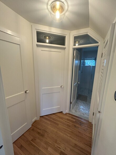 Ensuite Entrance - 6621 Cavalier Dr