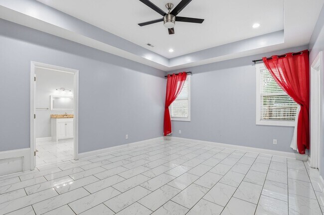 Building Photo - Beautiful Home With Large Yard In Fountain Inn