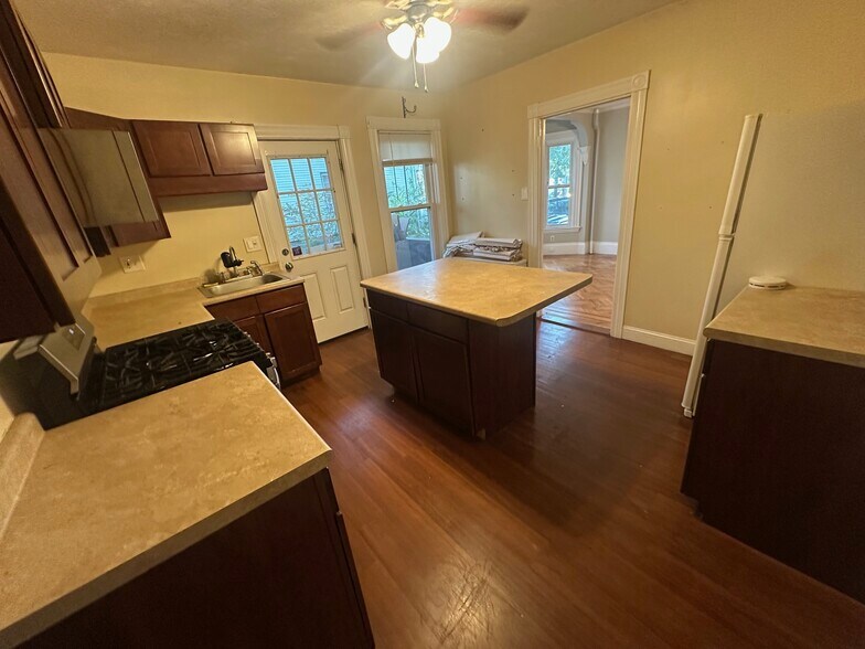 Kitchen - 53 Everett St