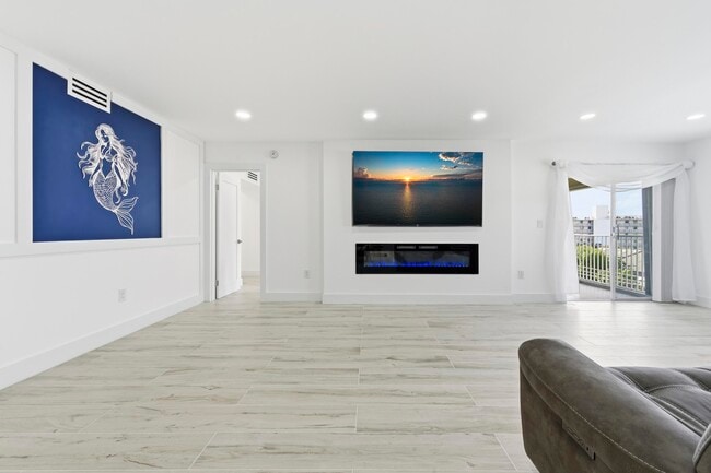 Building Photo - 3520 S Ocean Blvd