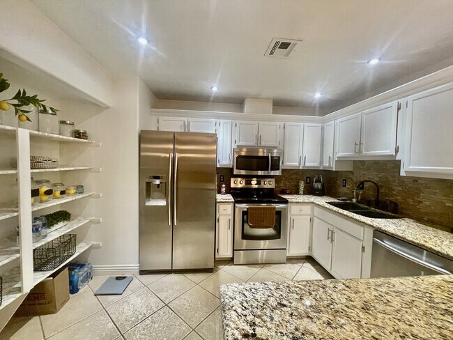 Building Photo - Summerlin South | 2 Bedroom | 2 Bathroom | Flexible 1–12 Month Lease | Perfect For Traveling Prof...