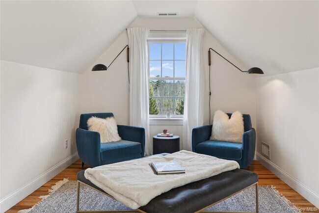 Building Photo - 231 Lake Rd