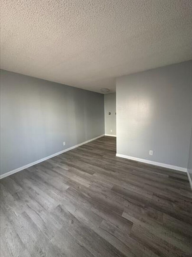 Interior Photo - 211 N Central