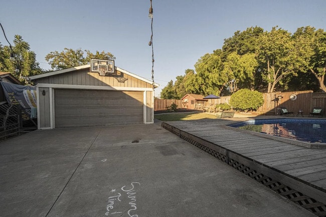 Building Photo - 1915 Washington St