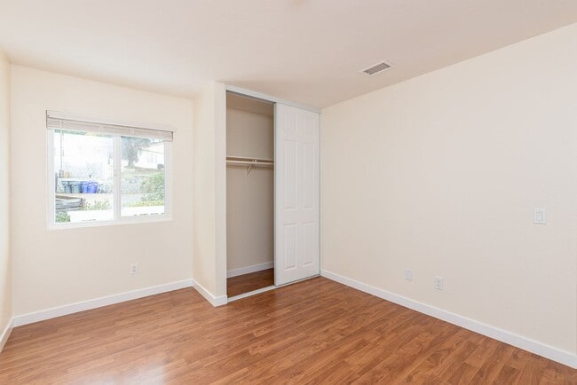 Building Photo - 3bd/2ba Single Story Vista Home With A/C