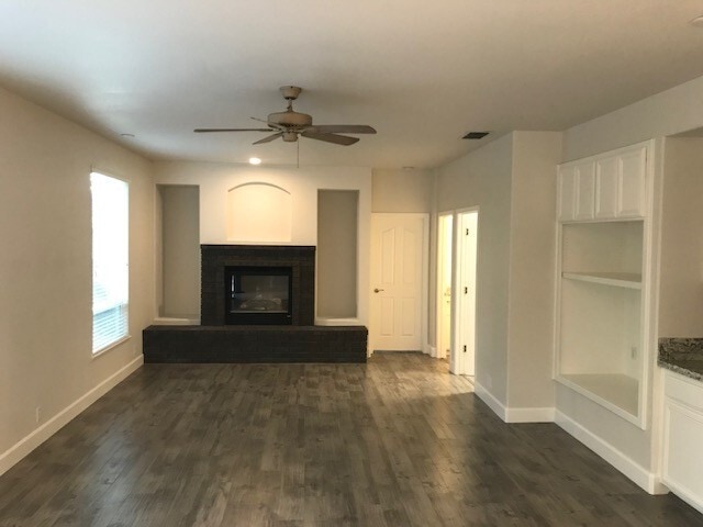 Building Photo - 6121 Lockridge Dr