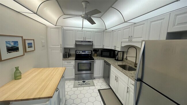 Building Photo - 531 N Ocean Blvd