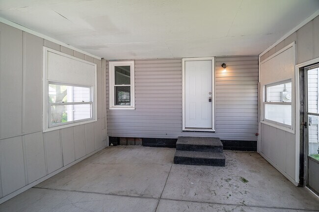 Building Photo - 1386 E 19th Ave