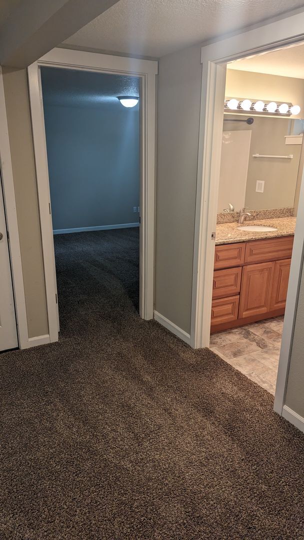 Building Photo - OR112