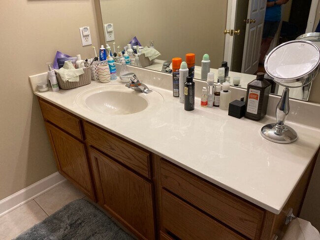 Building Photo - Pet-Friendly! Fantastic south charlotte location just minutes to everything!