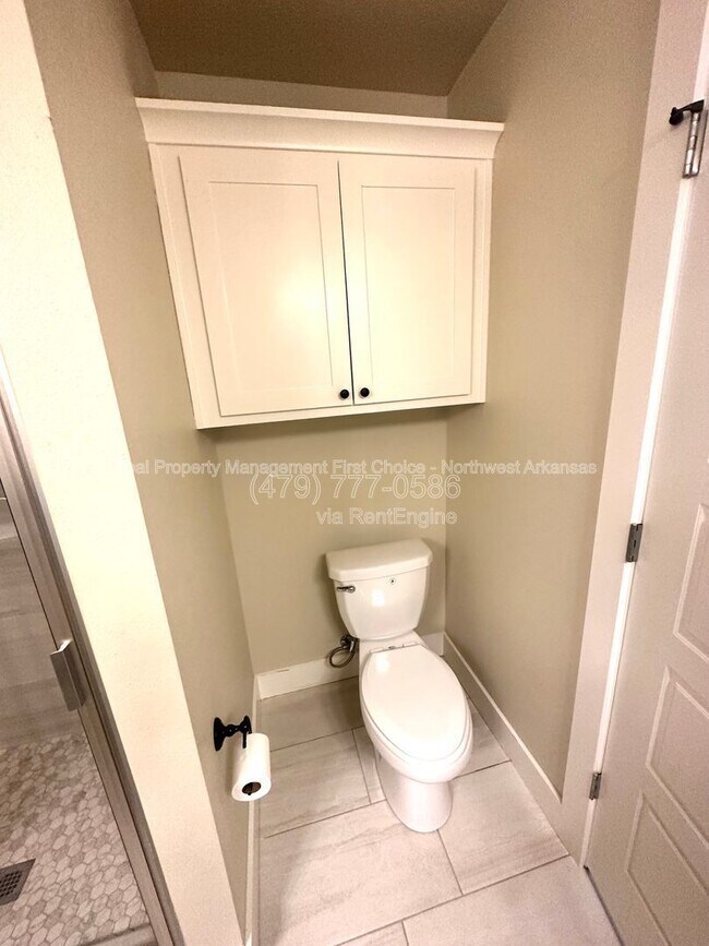 Building Photo - 3600 SW Brittany Rd