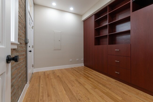 Building Photo - 1303 W Flournoy St