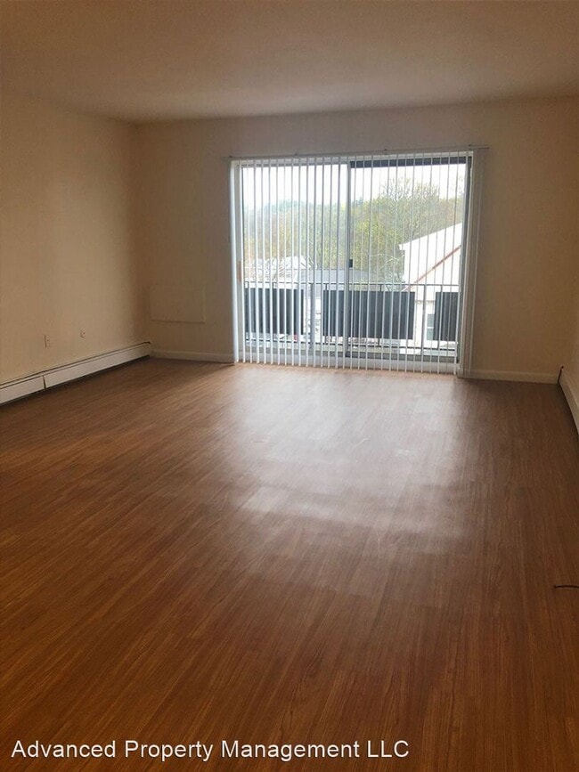 Building Photo - 1045 River St