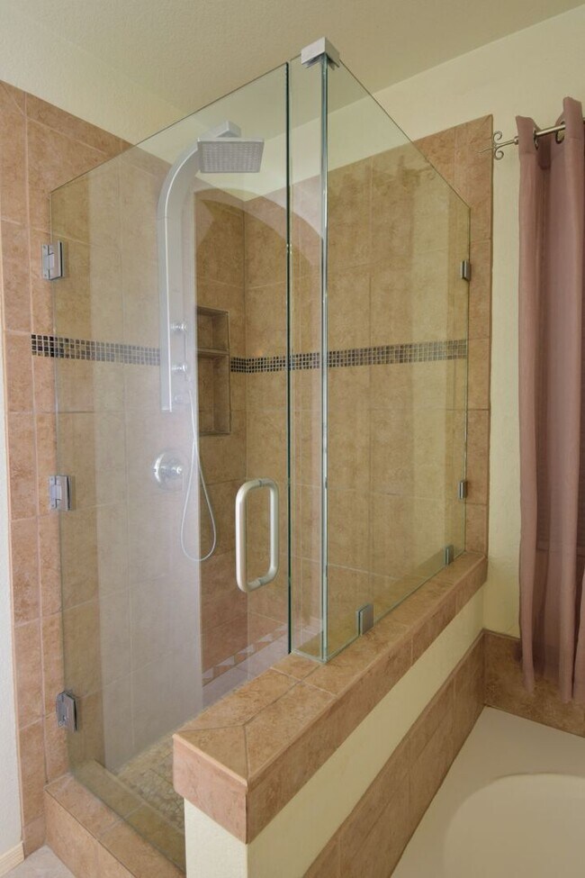 Building Photo - Bright & Open SE Tucson 3 Bed 2 Bath with ...