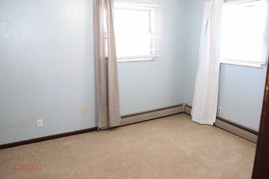 Building Photo - 418 Glenwood Rd