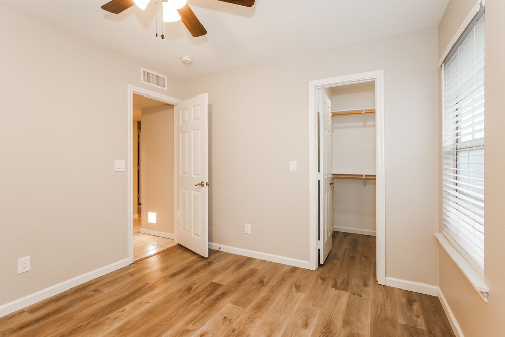 Building Photo - 707 W Mesquite St