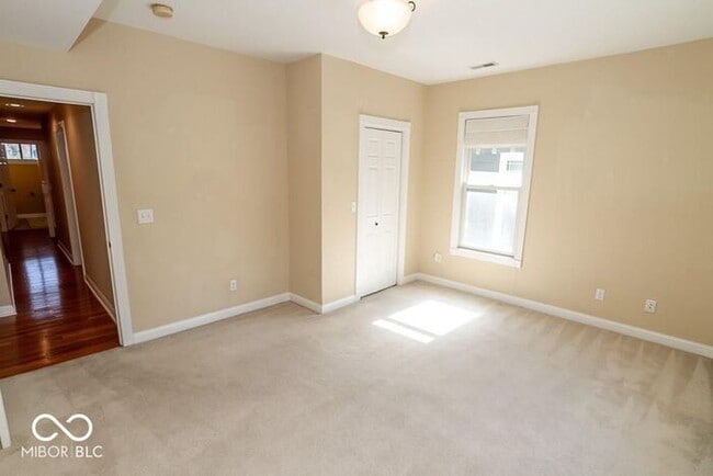 Building Photo - Sweet Spacious Townhome With Finished Base...