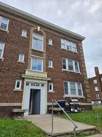 Building Photo - 131 Lawn Ave