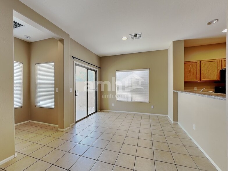 Building Photo - 2567 W Amber Sun Dr