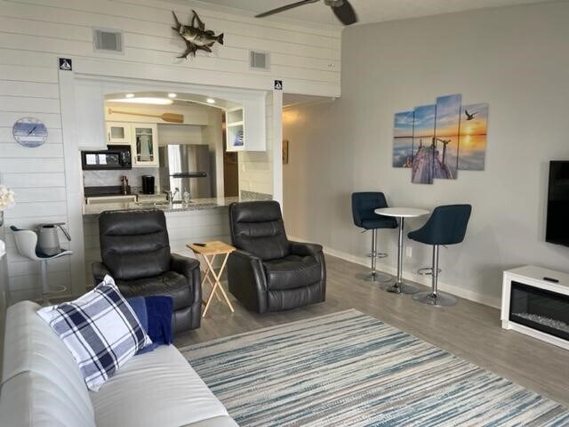 Building Photo - 801 River Rd