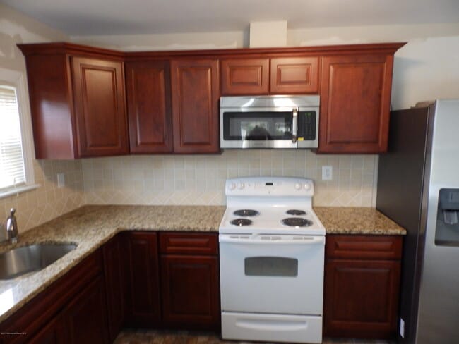 Building Photo - 25 Hyannis St