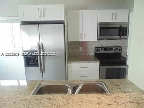 Building Photo - 820 3rd St