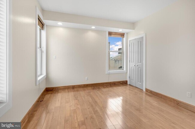 Building Photo - 1241 Buttonwood St