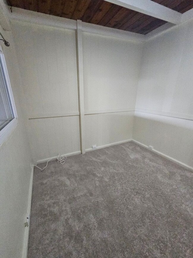 Building Photo - Spacious 3-Bedroom / 2-Bathroom Single-Family Home with Stunning Views – AVAILABLE NOW!