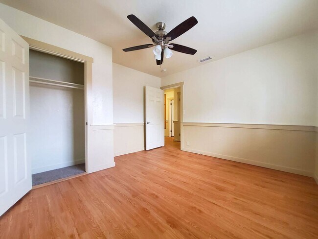 Building Photo - Mollison Duplex