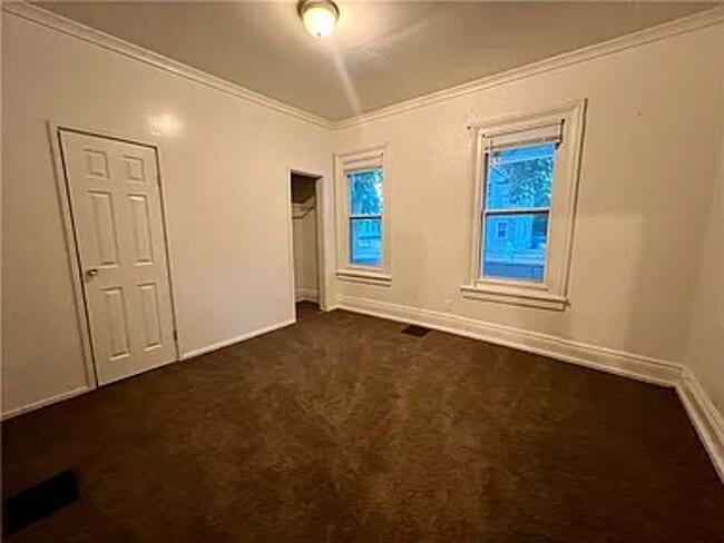 Building Photo - Move in Ready 4 Bedroom 1 1/2 bath house Available