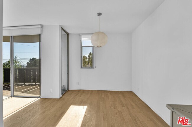 Building Photo - 4455 Los Feliz Blvd