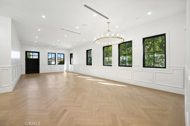 Building Photo - 4539 Longridge Ave