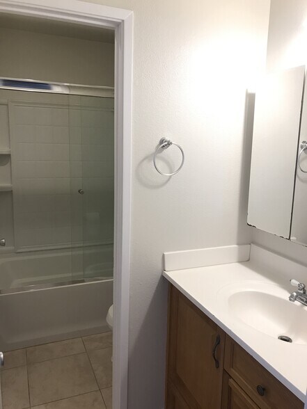 Upstairs bath - 7853 Camino Raposa