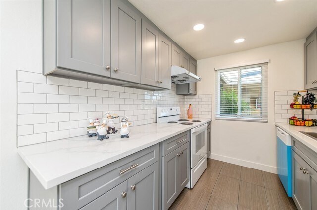 Building Photo - 14732 Del Amo Ave