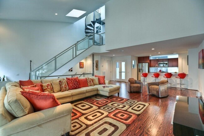 Primary Photo - 317 Sydnor St